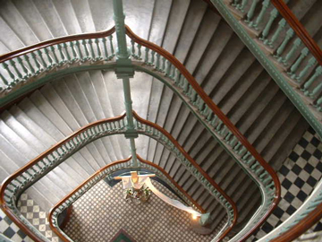 Grand escalier du Pavillon Jean-Olivier Briand du Séminaire de Québec (Crédit photo  H. Giguère)
