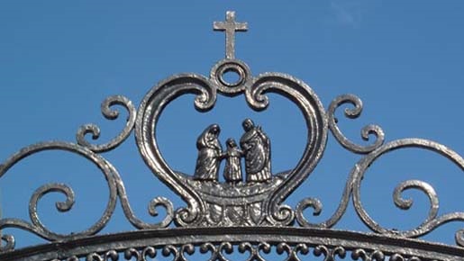 Une première dans l'histoire des 350 ans du Séminaire de Québec : un laïc, monsieur Denis Cantin, remplace le Procureur et devient Directeur général